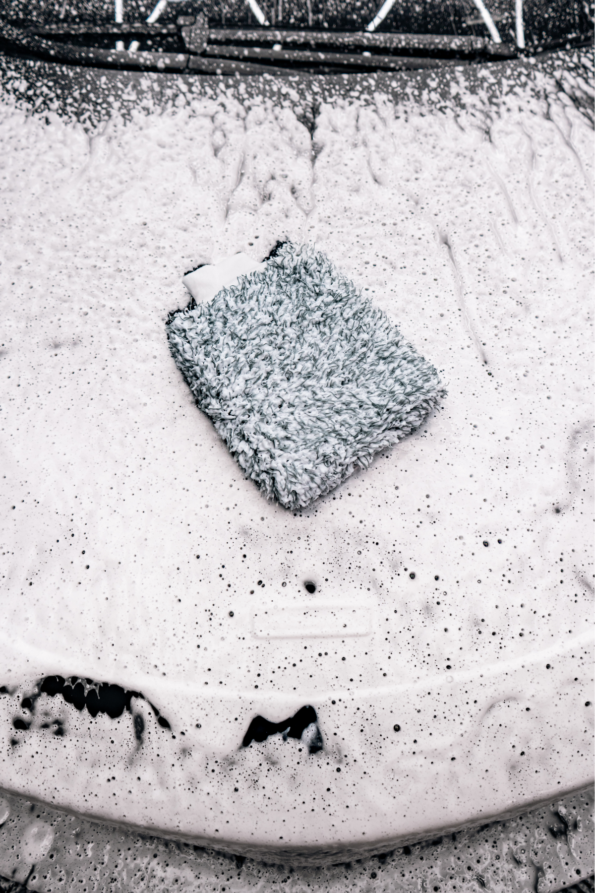 BLACKLINE MICROFIBER WASH MITT product image 2